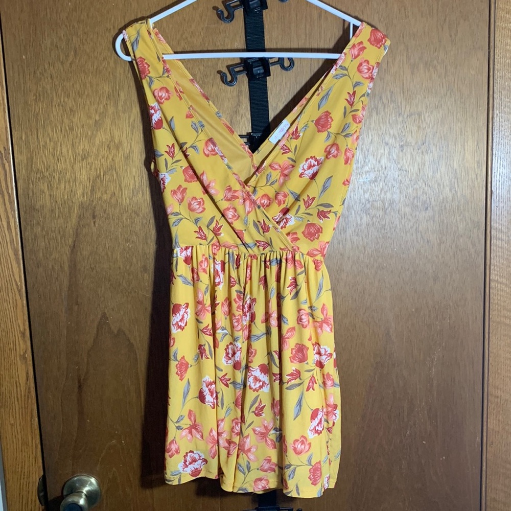 Xhilaration yellow floral romper size XS - Picture 1 of 3